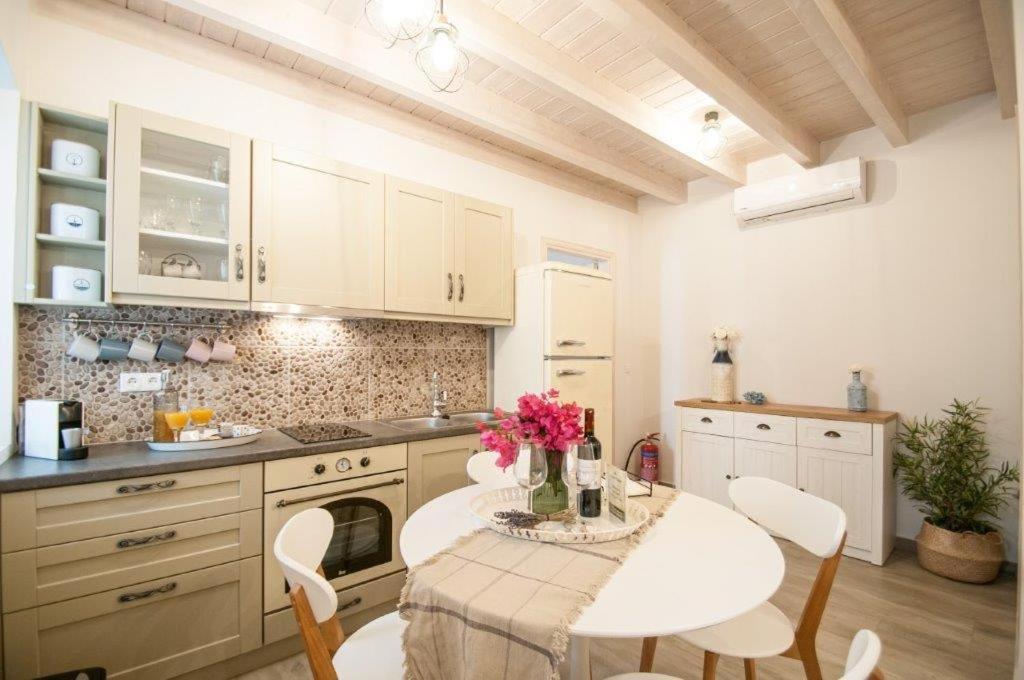 Luca'S Houses Халки Экстерьер фото